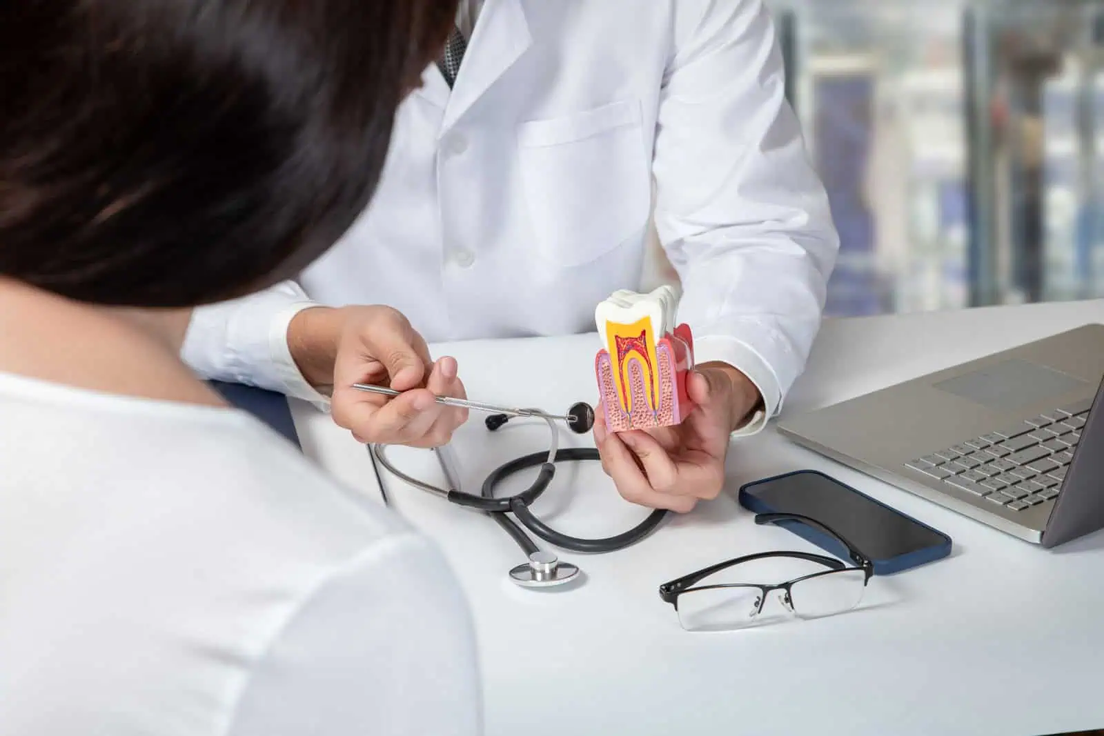 Modern endodontic treatment to save a damaged tooth